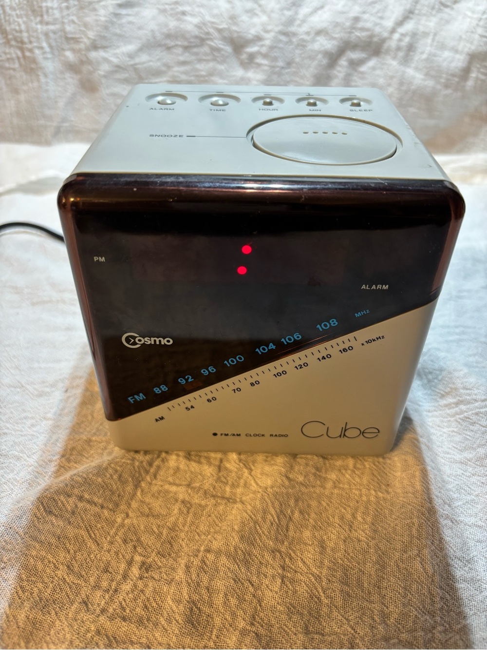 Vintage Cube Alarm Clock Radio Retro Digital Cosmo CR-2501